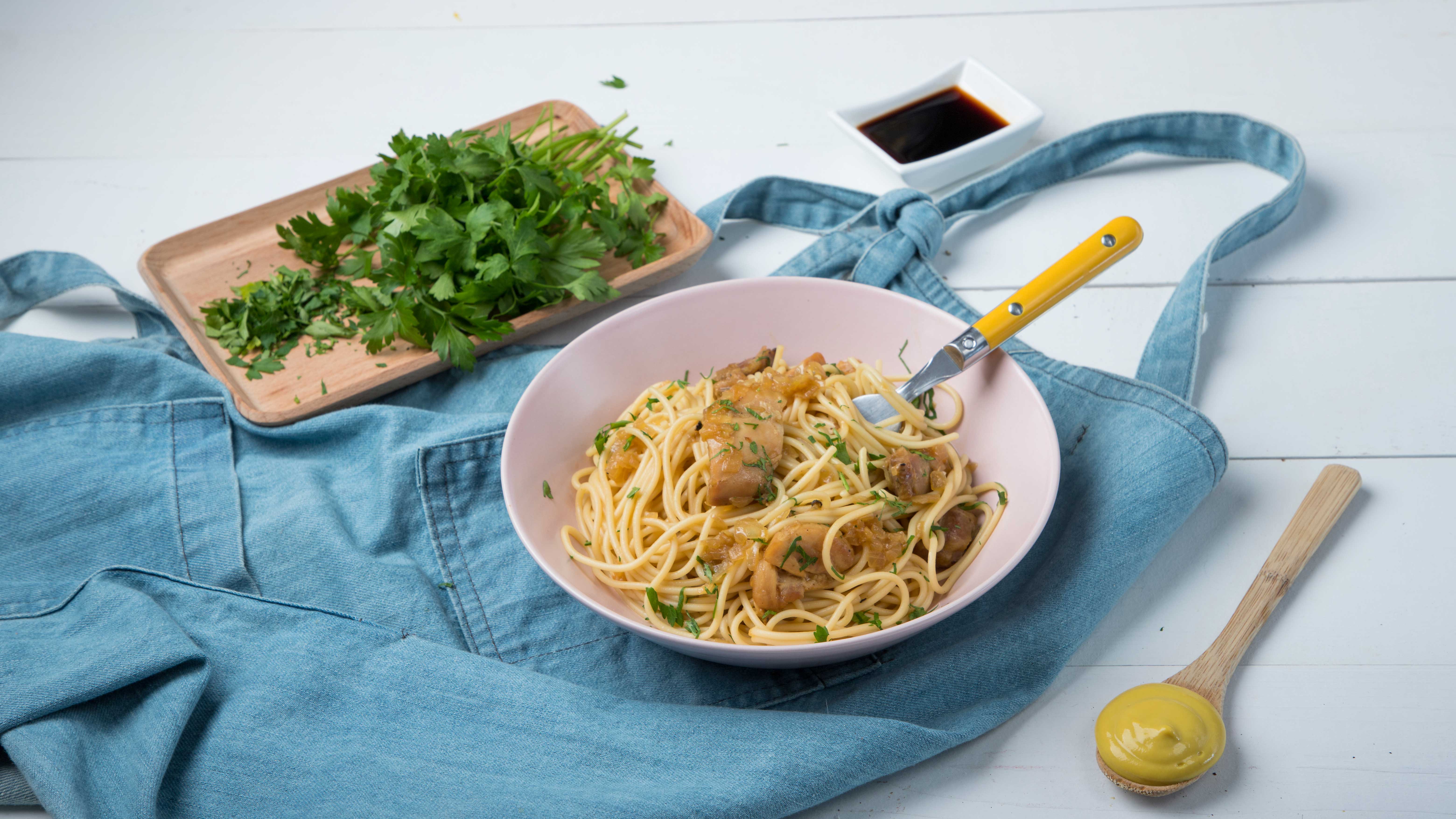 Spaghetti with chicken legs cooked in beer sauce MISKO