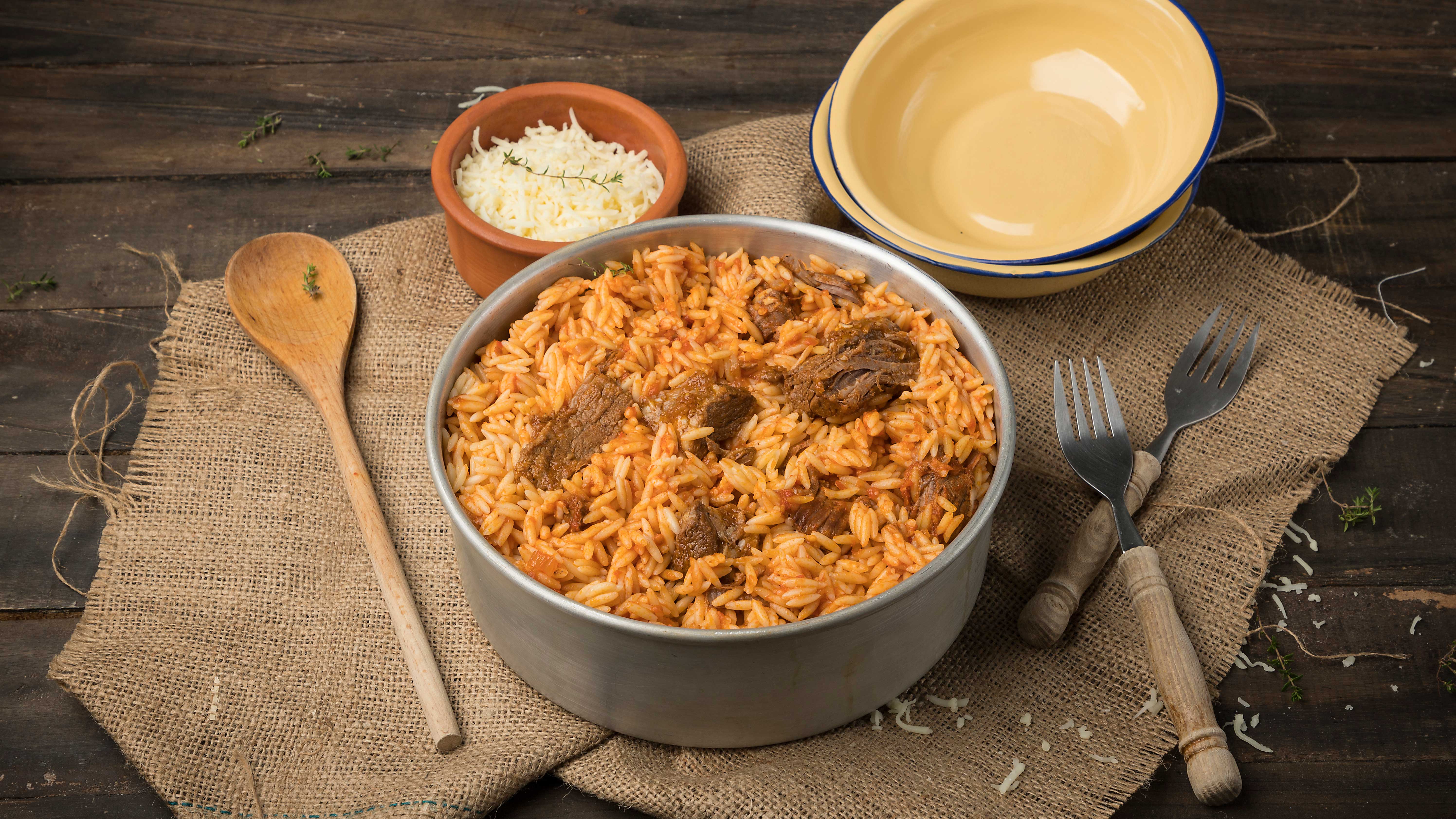 Youvetsi with veal in the oven MISKO