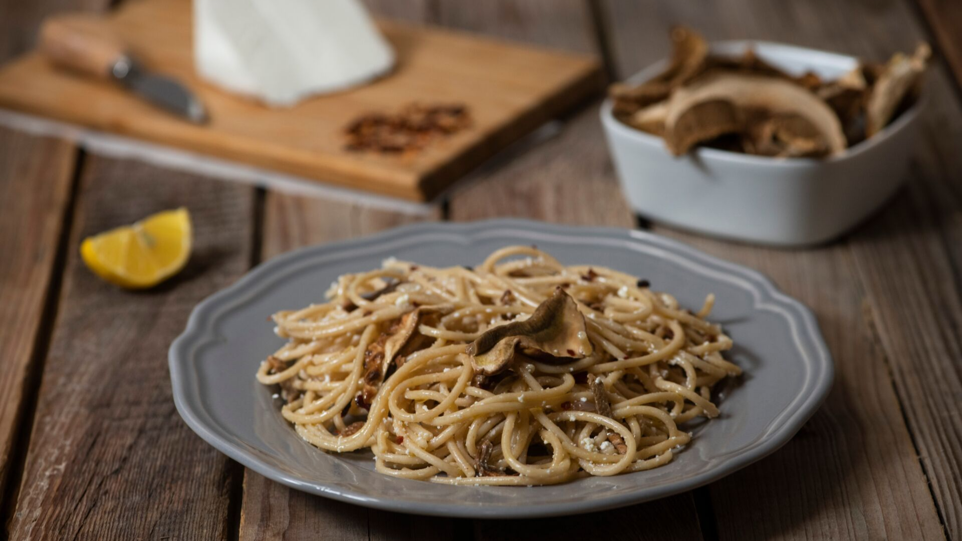 Whole wheat pasta with mushrooms and anthotyro MISKO